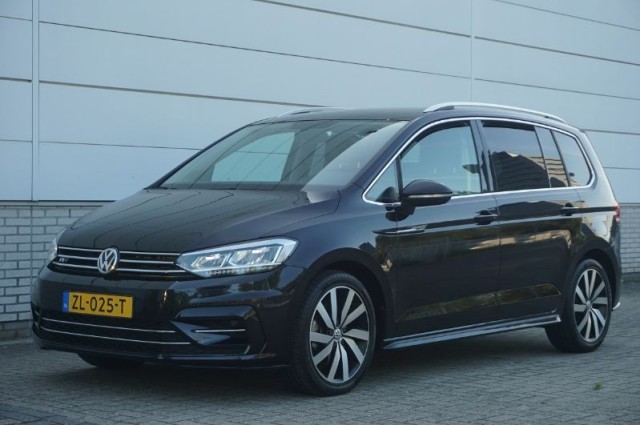 Private Lease nu als outlet aanbieding extra voordelig deze Volkswagen Touran 1.5tsi highline business r 110kW 5p van IKRIJ.nl vanaf €589 per maand
