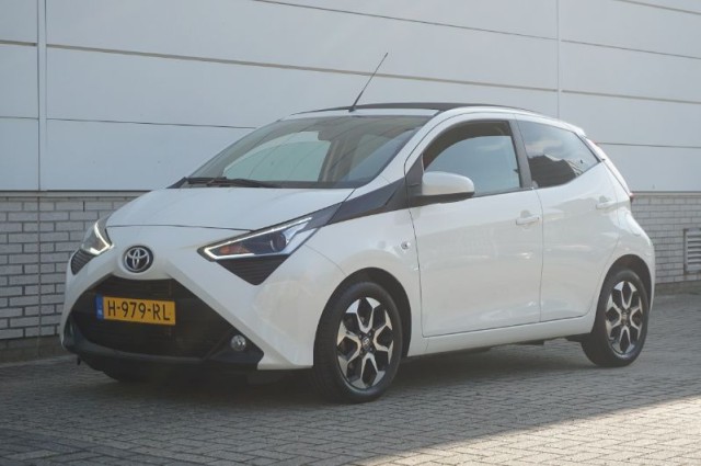 Private Lease nu als outlet aanbieding extra voordelig deze Toyota Aygo 1.0vvti x-joy 53kW (H-979-RL) van IKRIJ.nl vanaf €259 per maand