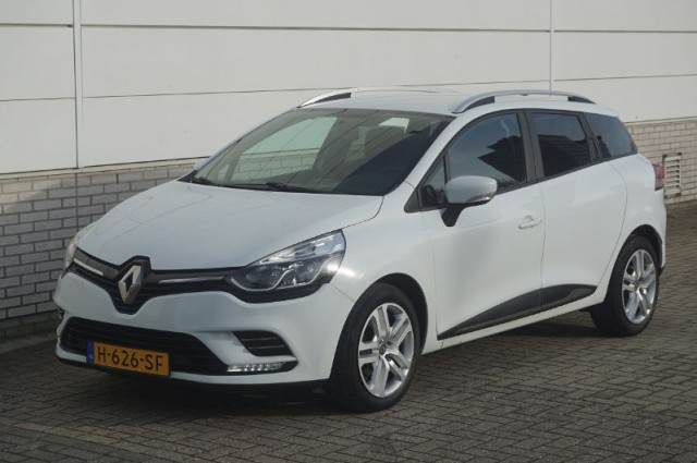 Private Lease nu als outlet aanbieding extra voordelig deze Renault Clio estate 0.9tce zen 66kW (H-626-SF) van IKRIJ.nl vanaf €359 per maand